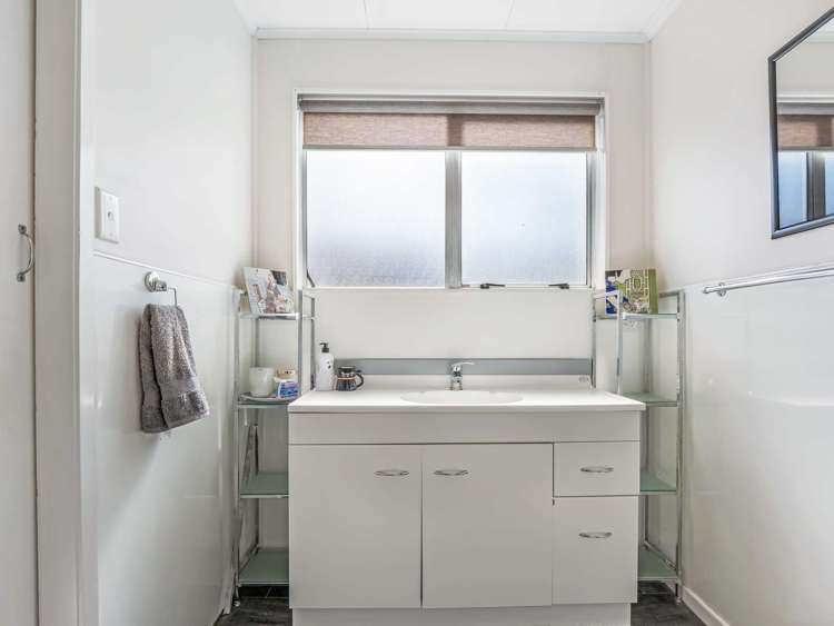 196A Clayton Road Mangakakahi_12