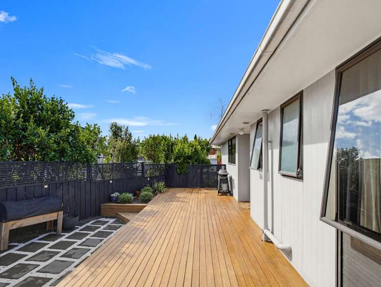 2/342C Royal Road Massey_15