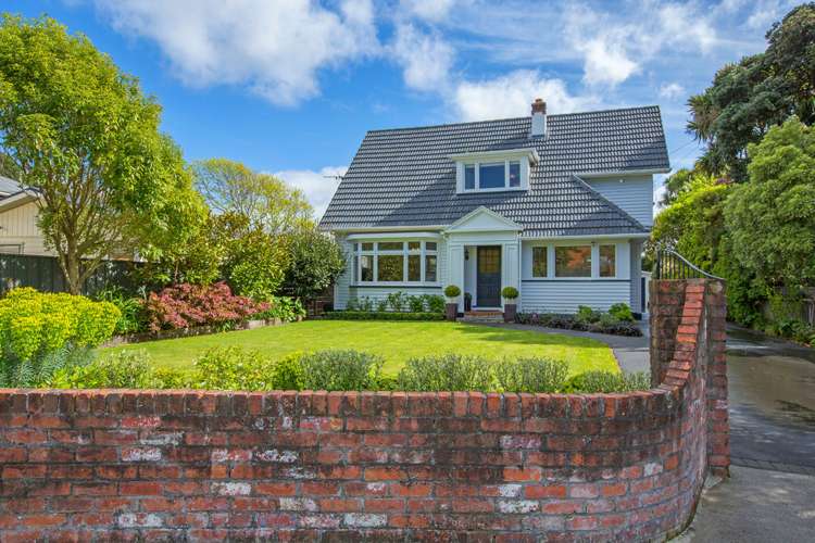 311 Riverside Drive Waterloo_2