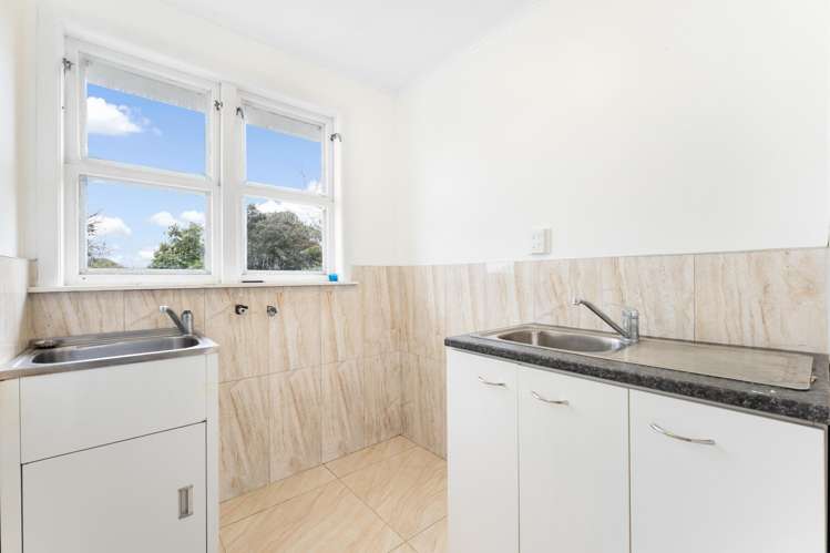 128 Cobham Crescent Kelston_14