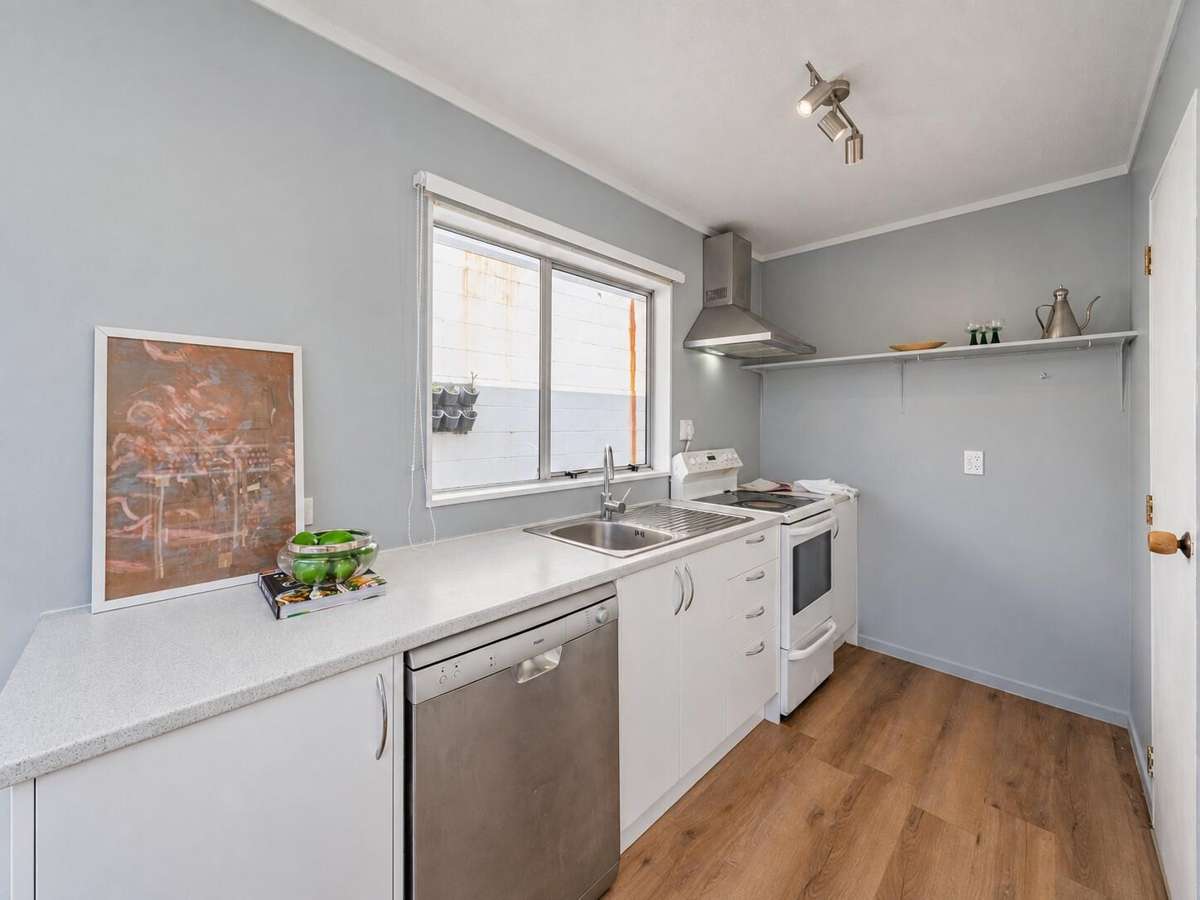 2/14 Plunket Avenue_1