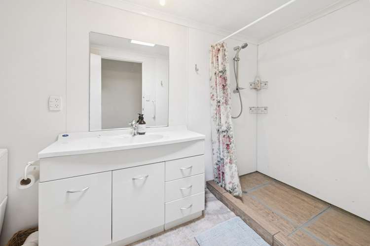 11 Chingford Road Lake Rotoma_17