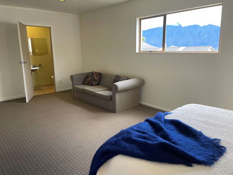 38 Avalon Crescent Fernhill/Sunshine Bay_24