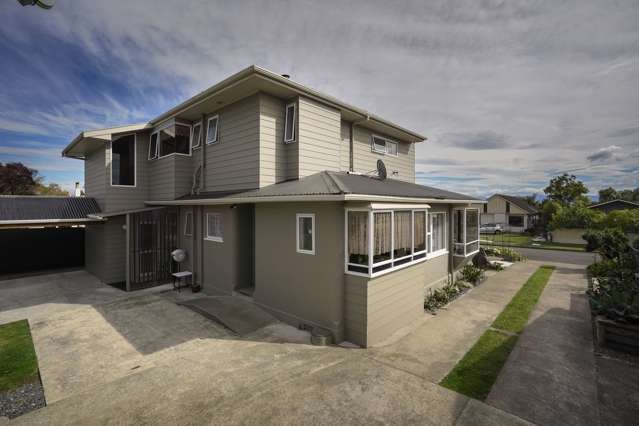 33 Kipling Crescent Stoke_3