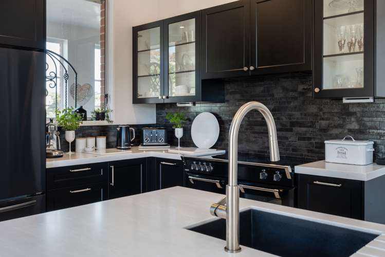 6 Eventide Lane Company Bay_5