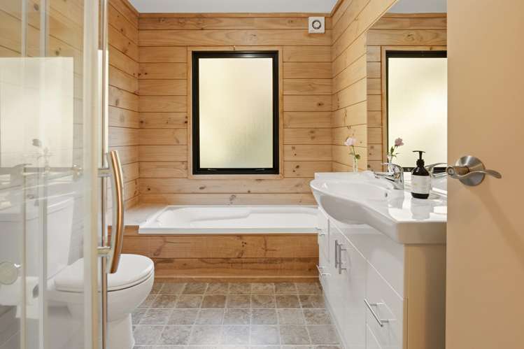 29 Manuka Drive Ngakuta Bay_16
