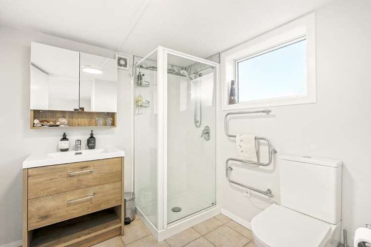 104 Beach Road Castor Bay_18