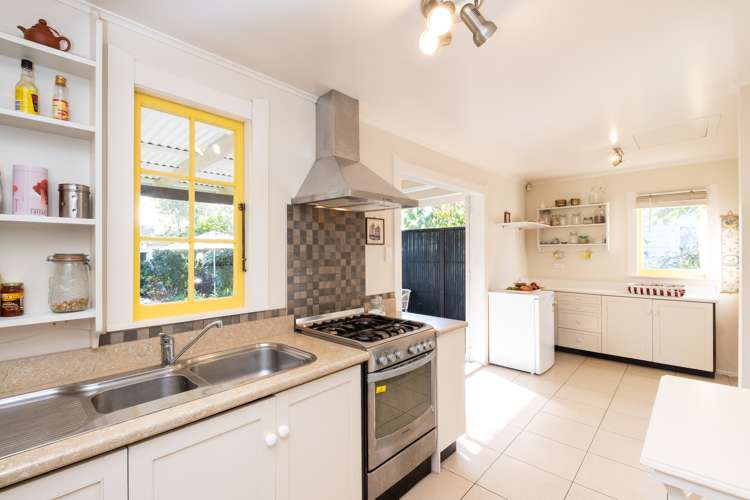 900 Caroline Road Mayfair_5