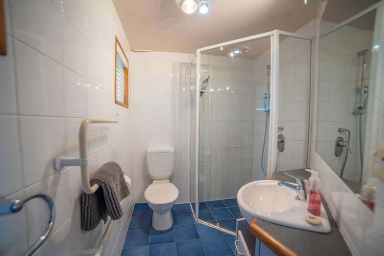 132 Wynyard Crescent Fernhill/Sunshine Bay_9