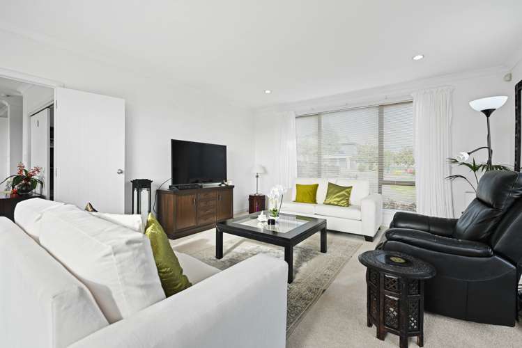 57 Somerton Drive Huntington_12