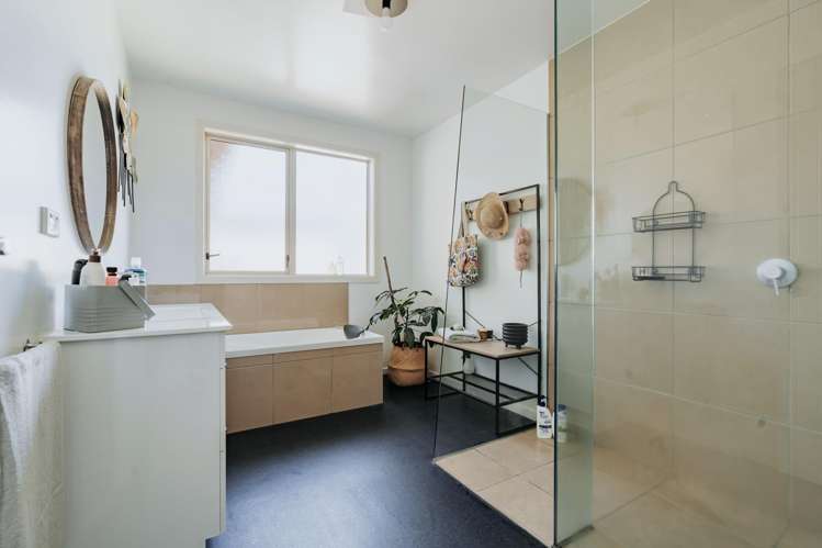 B/75 Ajax Street Milton_13