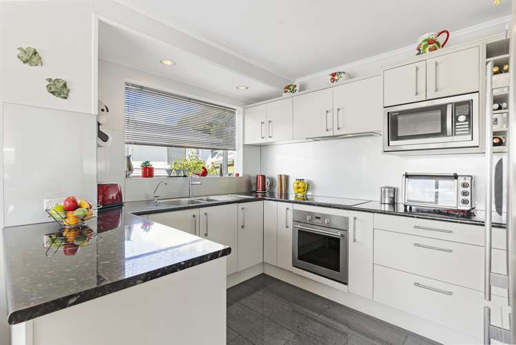 1/7 Colmar Road Mellons Bay_9