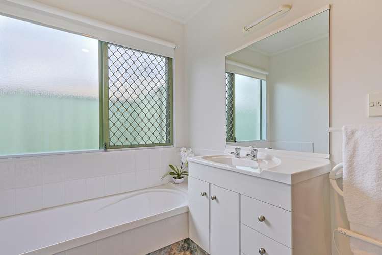 24A Kensington Drive Taradale_12