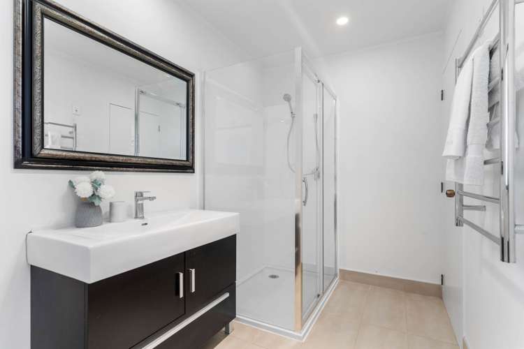 2/7 Altair Place Windsor Park_8