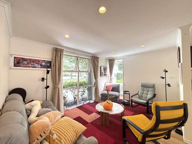 Modern 4 bedrooms with 2 garages