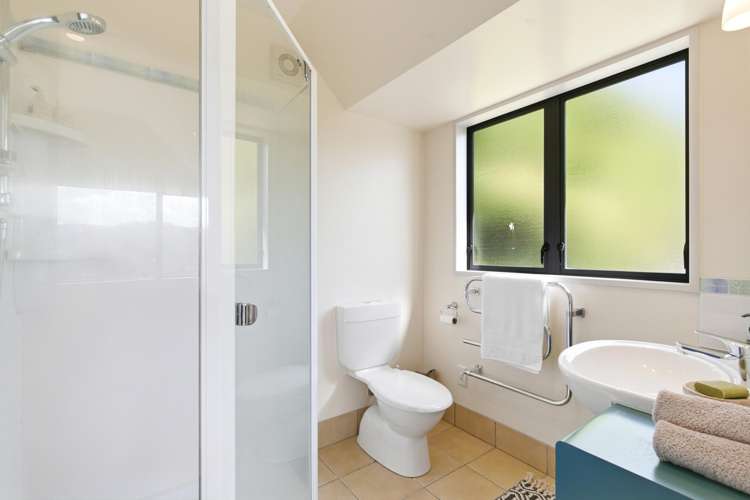 6A Chastudon Place Tawa_13