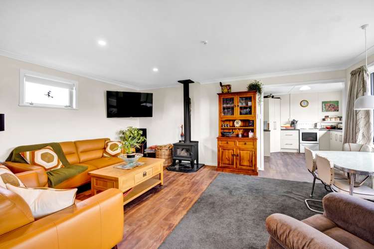 15 Auroa Road Otakeho_13