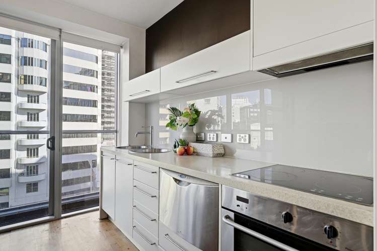 2/602 Beach Road_2