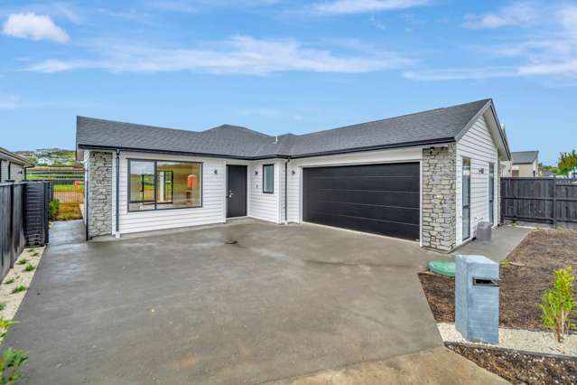 Newly Built, High Specifications, Backing Reserve