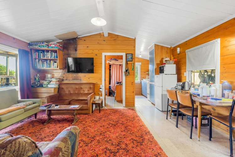 1 and 2/32 Gosling Grove Turangi_5