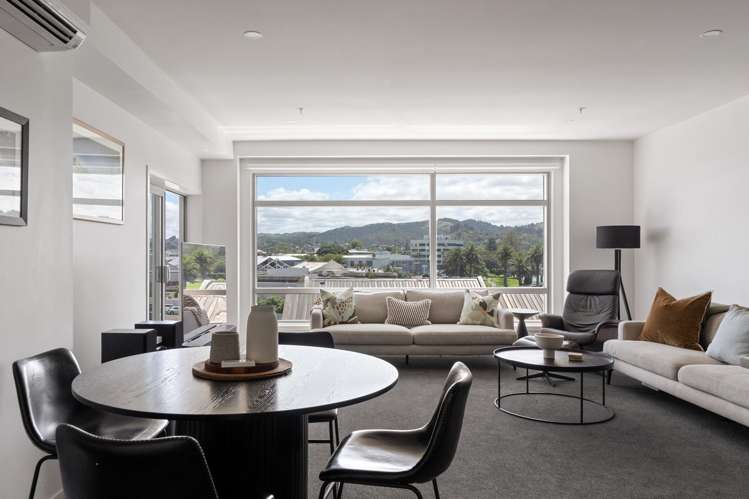 303/4 Reads Quay Gisborne_3