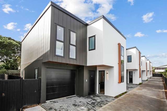 Freestanding & Design-living- Three Kings Central!
