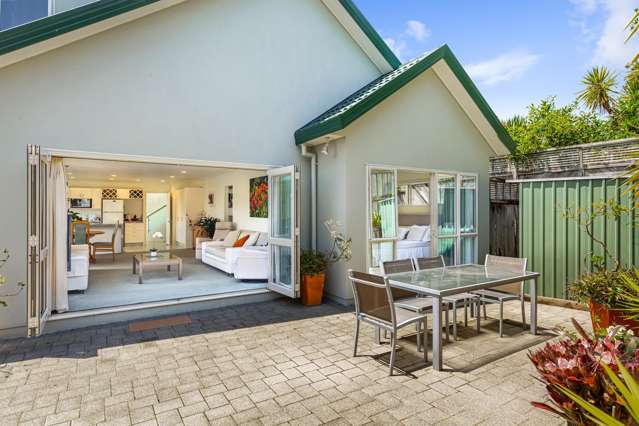 Spacious 3-Bed, 2 Living + Study!