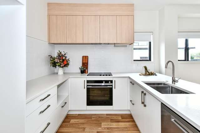 2/75 McAnnalley Street Manurewa East_2