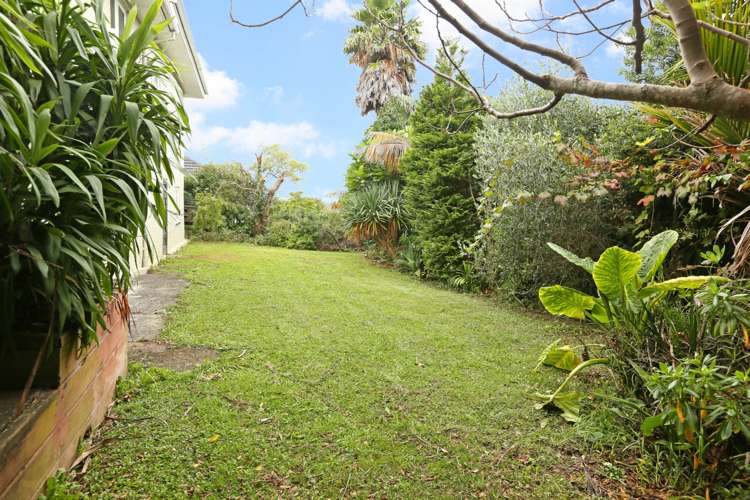 114 Glengarry Road Glen Eden_14