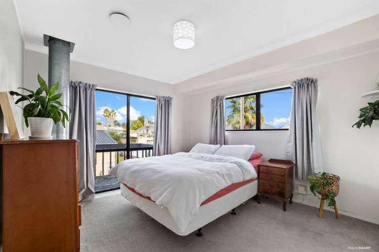 2/65 Lancaster Road Beach Haven_6