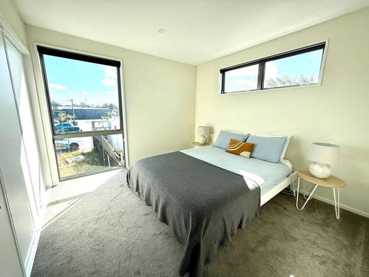  2/6 Manning Place Woolston_6