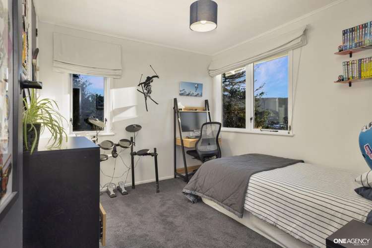 22 Bartlett Grove Tawa_13