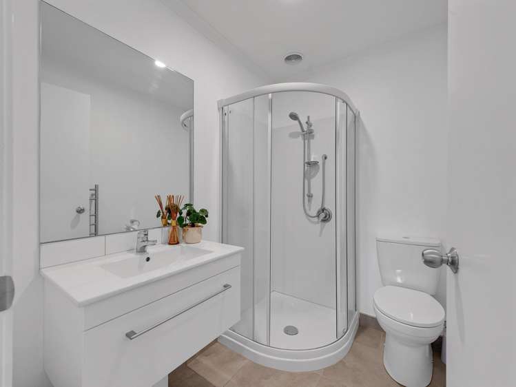 8/113 Knighton Road Hillcrest_12