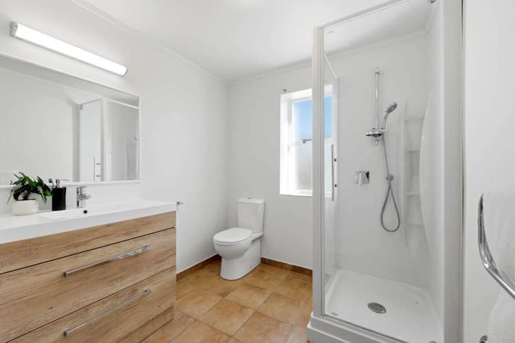 691 East Coast Road Browns Bay_13
