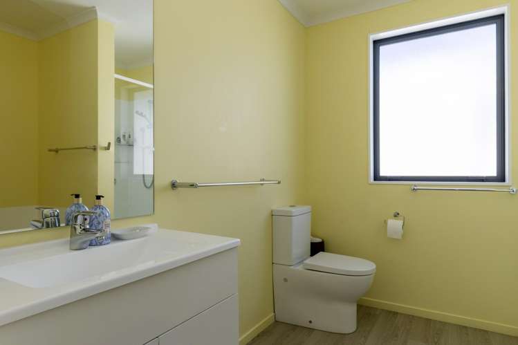 1/202 Lake Terrace Waipahihi_15