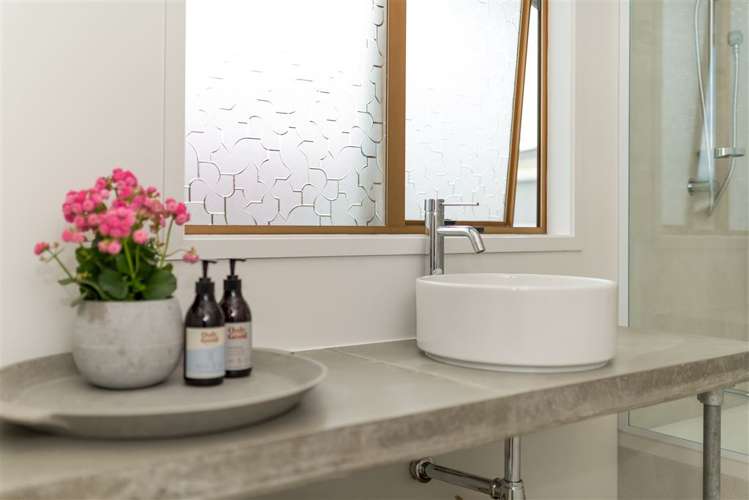 2/5 Eversleigh Road Belmont_16