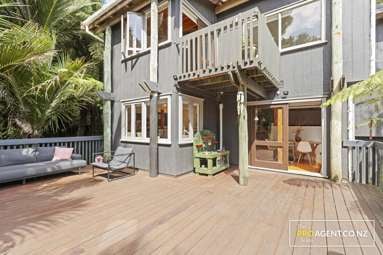 328 Huia Road_4