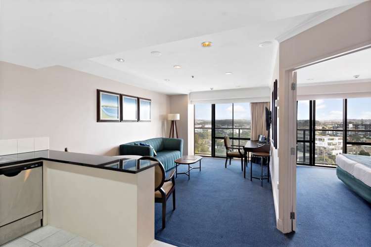 706,9-17 Byron Avenue_5