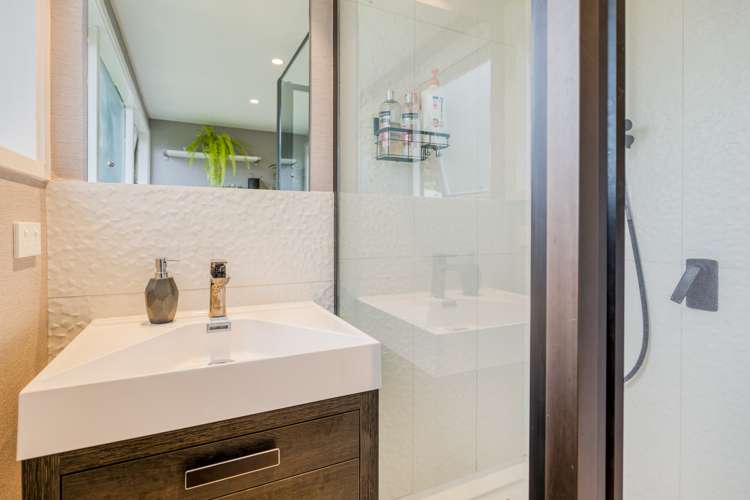 279 Royal Road Massey_16