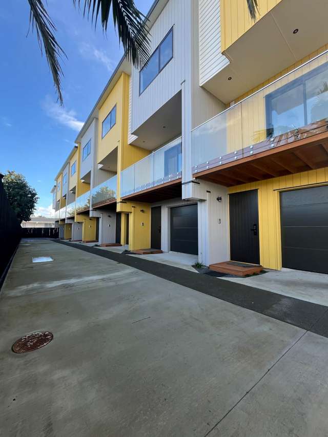 New Built Spacious 3bedroom2.5bathroom propert...