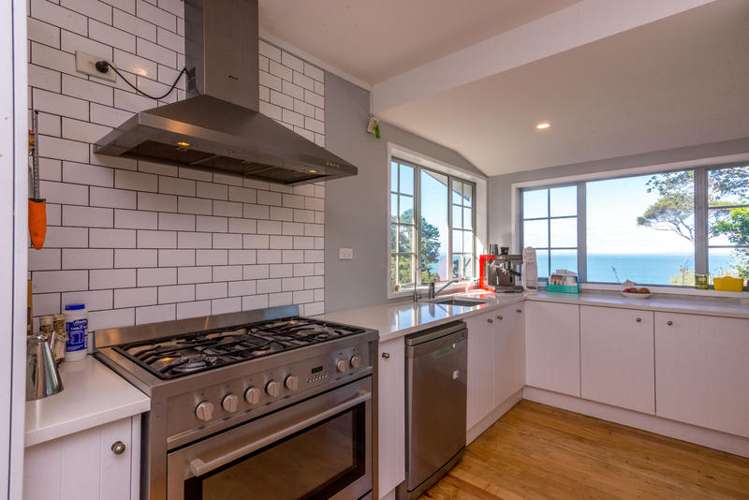 8 Kauri Point Road Laingholm_6