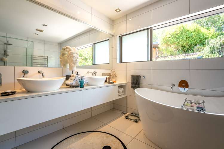 13 Marine View Road Onetangi_8