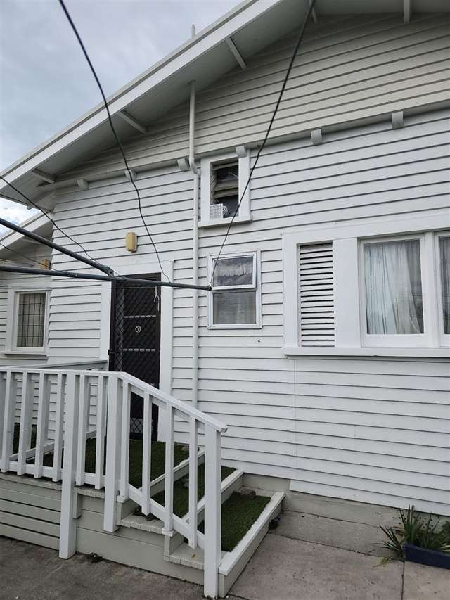 Self Contained - 1 Bedroom 1 Bath Unit - Centrally located