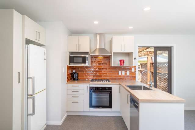 37 Wainuiomata Road Wainuiomata_4