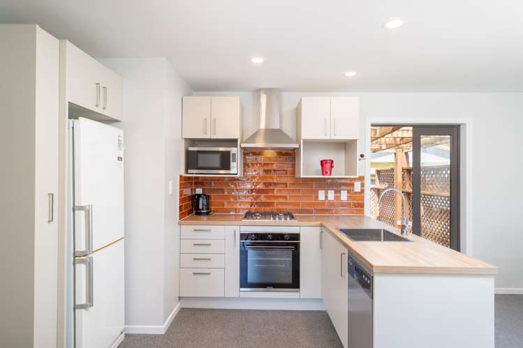 37 Wainuiomata Road Wainuiomata_4