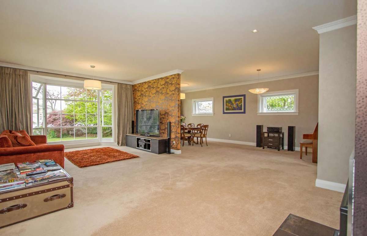 Spacious 4-Bedroom Home with Sleepout & Large Garden 5