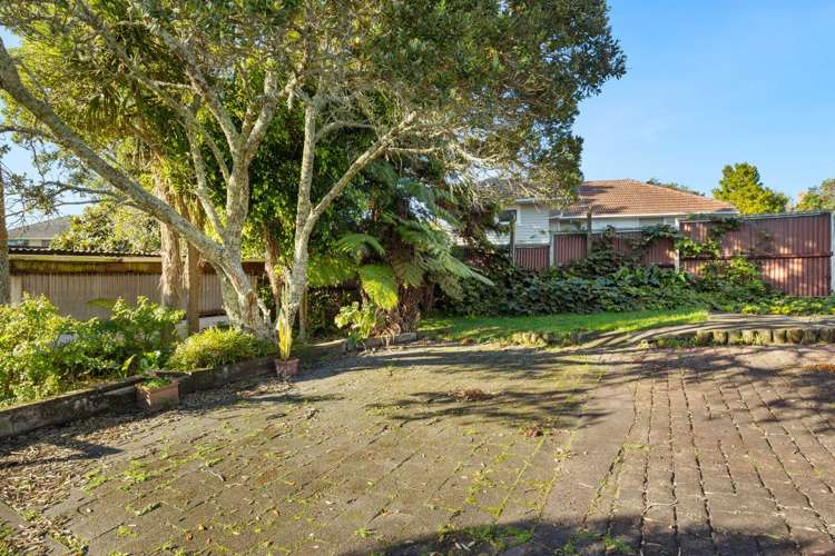 84 Barrys Road Glendene_16