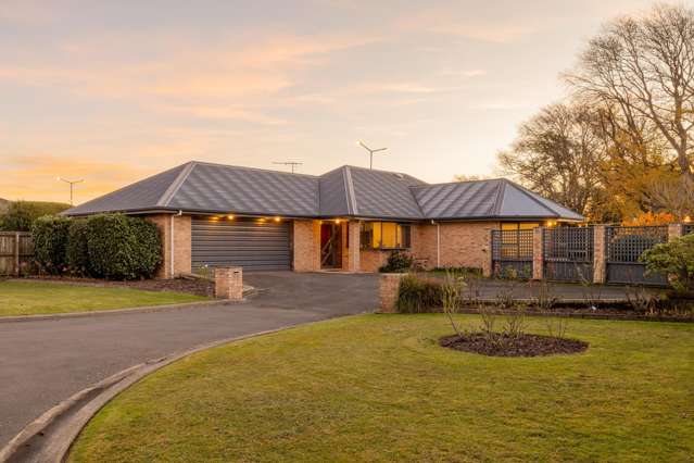 Relaxed Single-Level Living - Steps to Supa Centre
