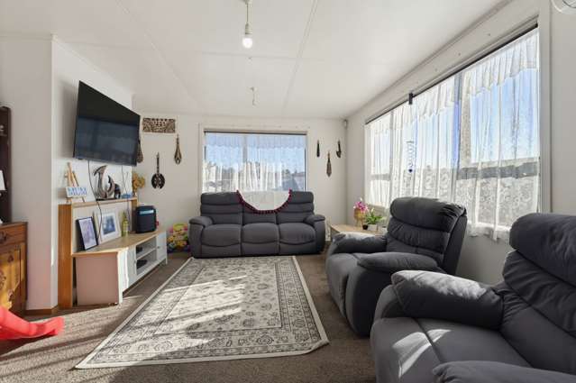 347 Warspite Ave Waitangirua_3