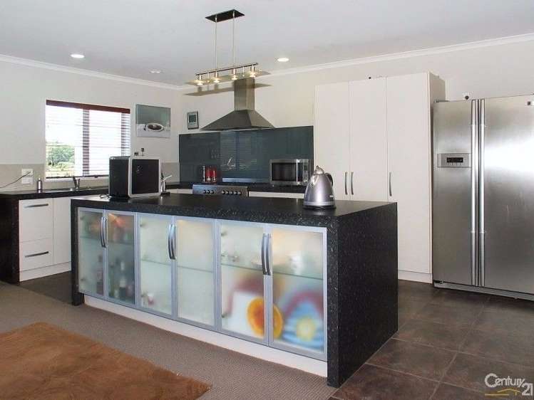 11 Te Puia Drive Aotea_7